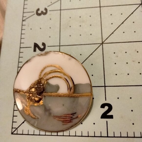 Vintage Round Brooch Abstract Artisan Gold Design White Gray Enamel Porcelain - Picture 2 of 3